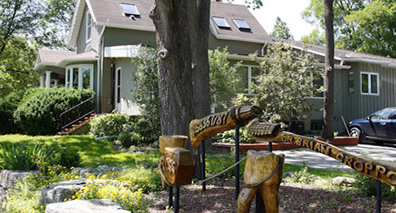 Picture of Creekside Family Dental Office from outside